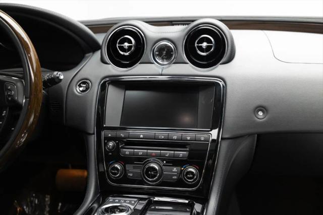 2016 Jaguar XJ R-Sport