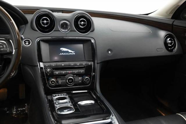 2016 Jaguar XJ R-Sport