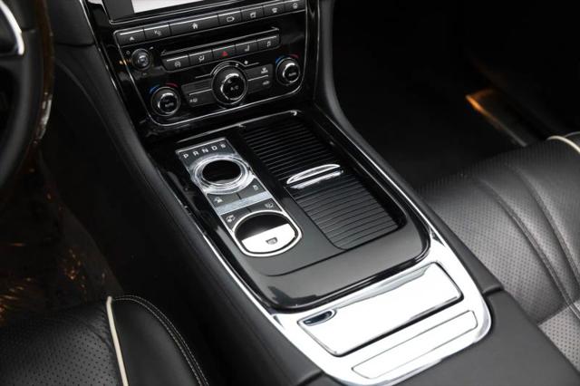 2016 Jaguar XJ R-Sport