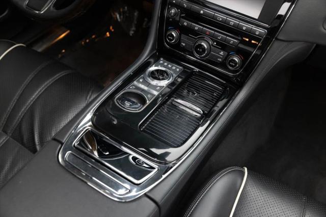 2016 Jaguar XJ R-Sport