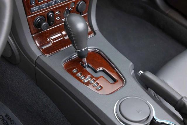 2002 Ford Thunderbird Base