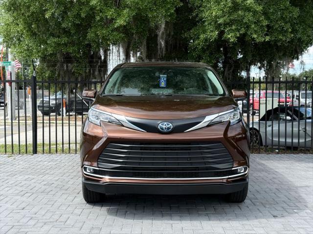 2022 Toyota Sienna XLE