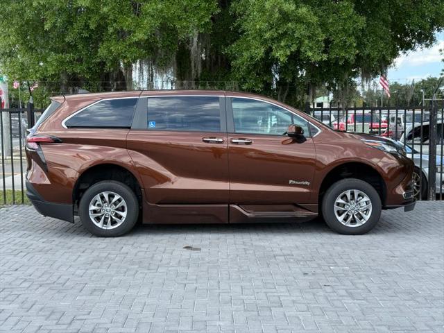 2022 Toyota Sienna XLE