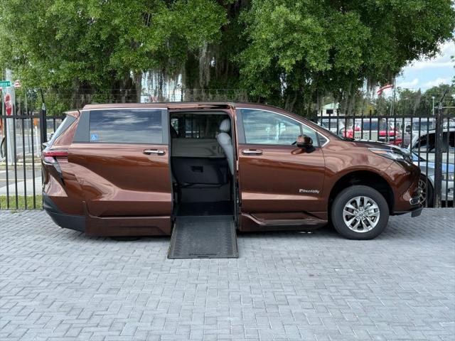 2022 Toyota Sienna XLE