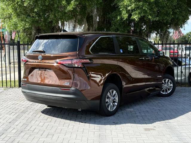 2022 Toyota Sienna XLE