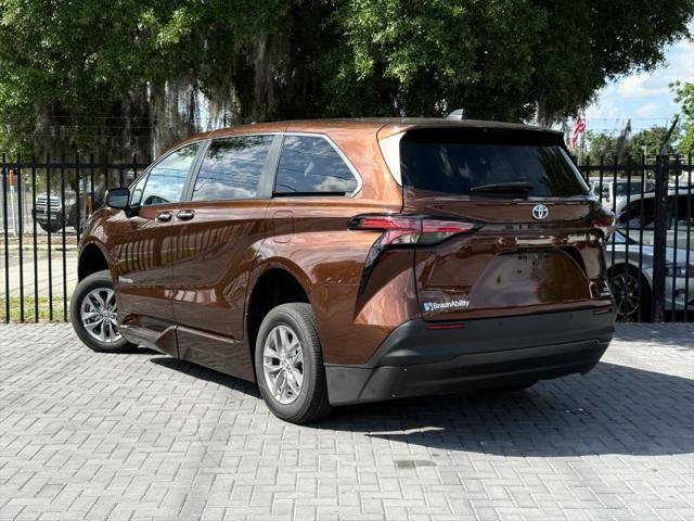 2022 Toyota Sienna XLE