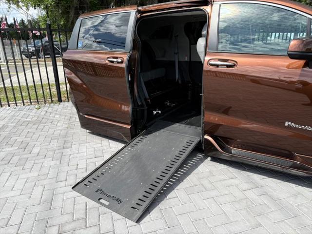 2022 Toyota Sienna XLE