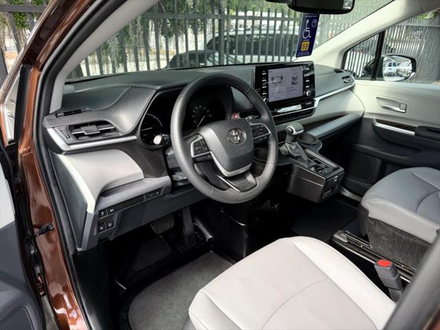 2022 Toyota Sienna XLE