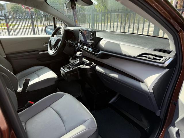 2022 Toyota Sienna XLE