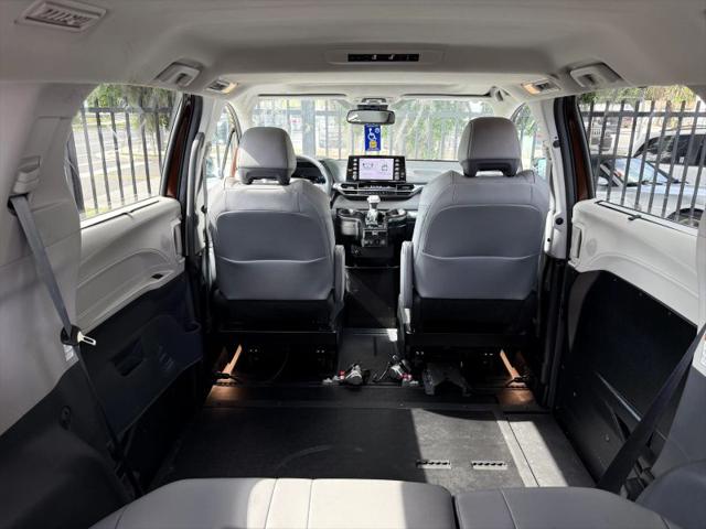 2022 Toyota Sienna XLE