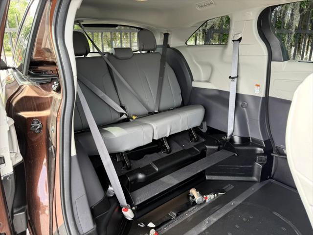 2022 Toyota Sienna XLE