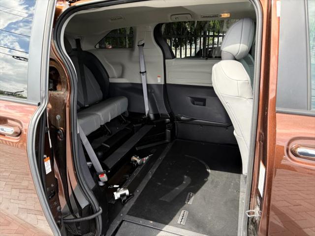 2022 Toyota Sienna XLE