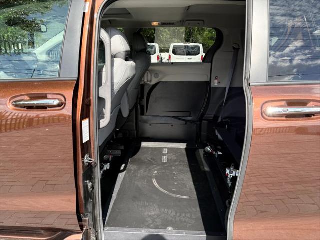 2022 Toyota Sienna XLE
