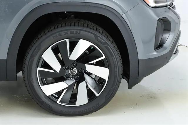 2026 Volkswagen Atlas Cross Sport SE with Technology