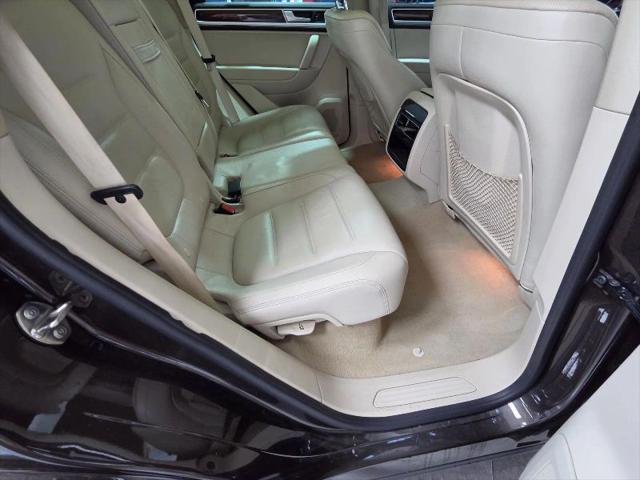 2016 Volkswagen Touareg VR6 Lux