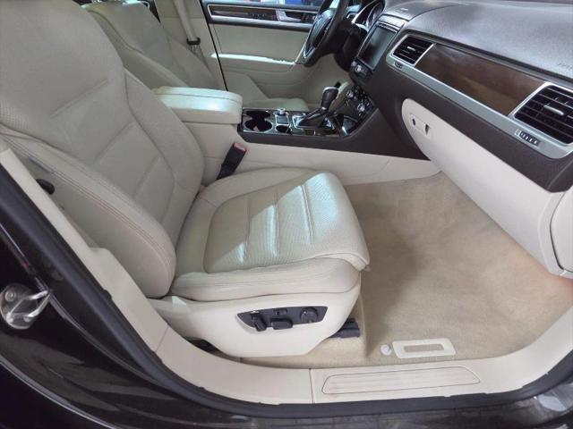 2016 Volkswagen Touareg VR6 Lux