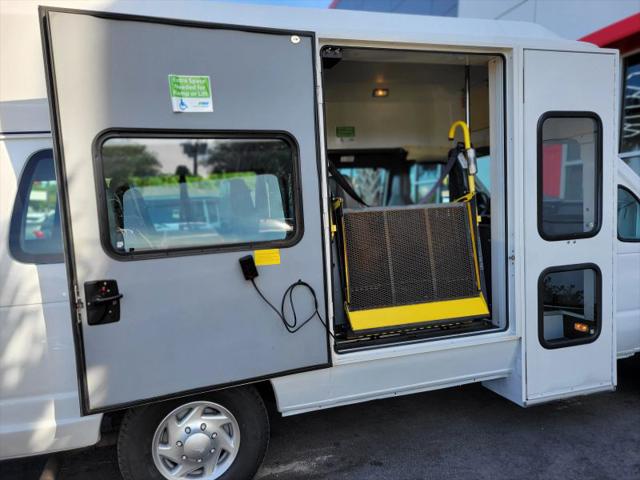 2011 Ford E-350 Super Duty Commercial