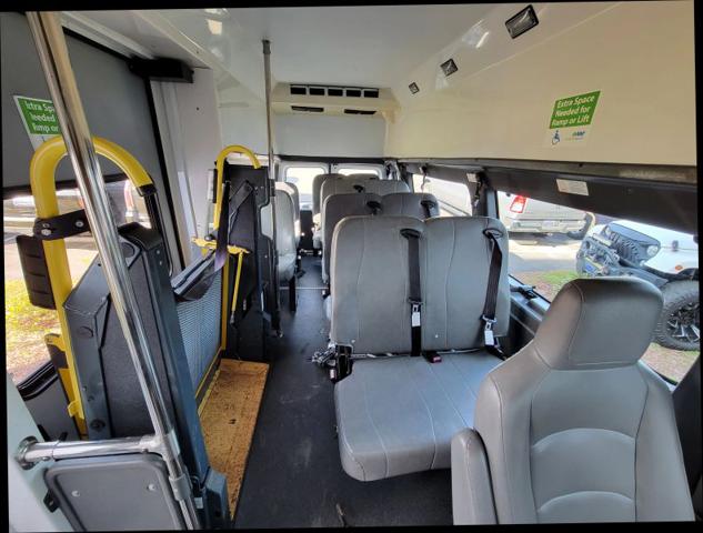 2011 Ford E-350 Super Duty Commercial