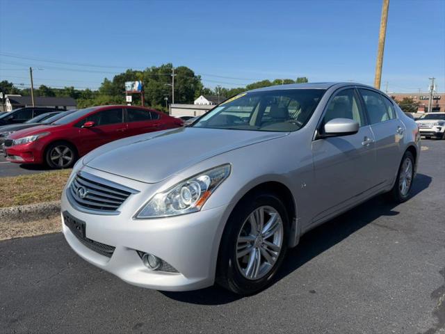 2015 INFINITI Q40 Base