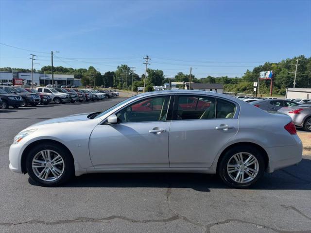 2015 INFINITI Q40 Base