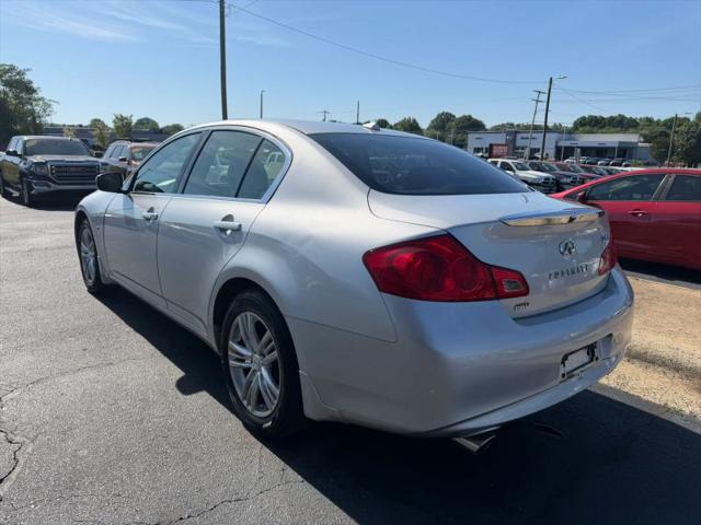 2015 INFINITI Q40 Base