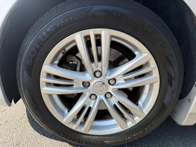 2015 INFINITI Q40 Base