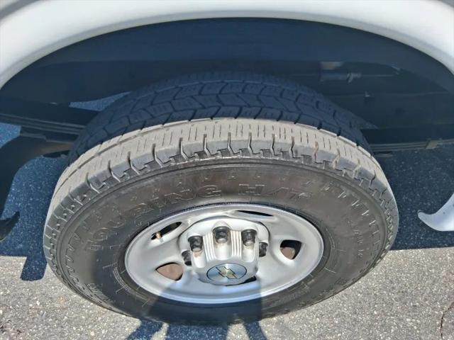 2022 Chevrolet Express Cargo Van RWD 2500 Regular Wheelbase WT