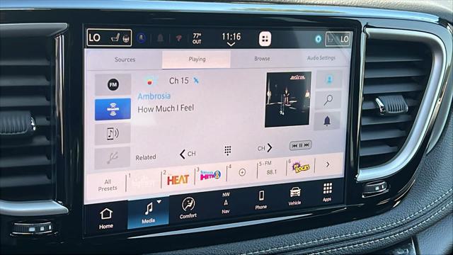 2027 Chrysler Pacifica Select