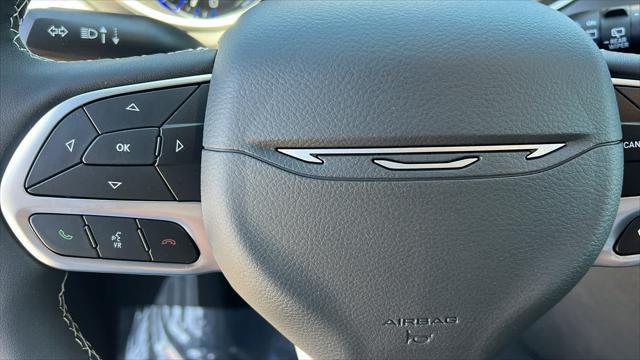 2027 Chrysler Pacifica Select