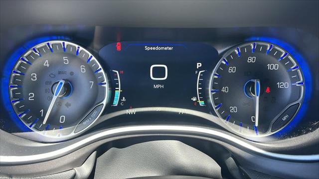 2027 Chrysler Pacifica Select
