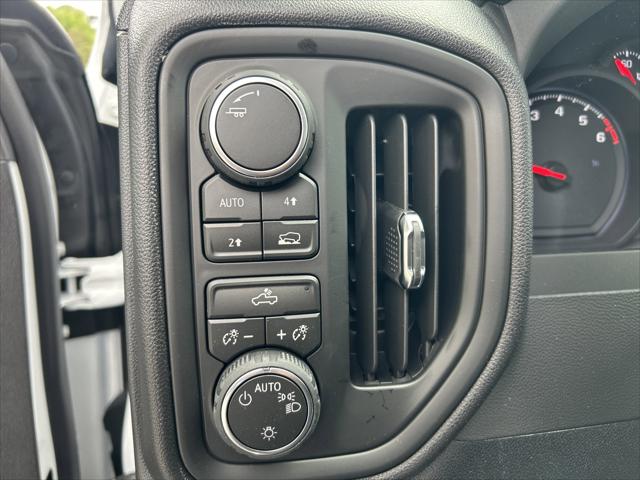 2026 Chevrolet Silverado 1500 4WD Crew Cab Short Bed Custom