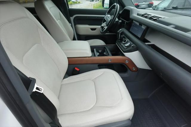2023 Land Rover Defender 110 SE
