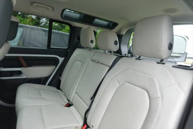 2023 Land Rover Defender 110 SE