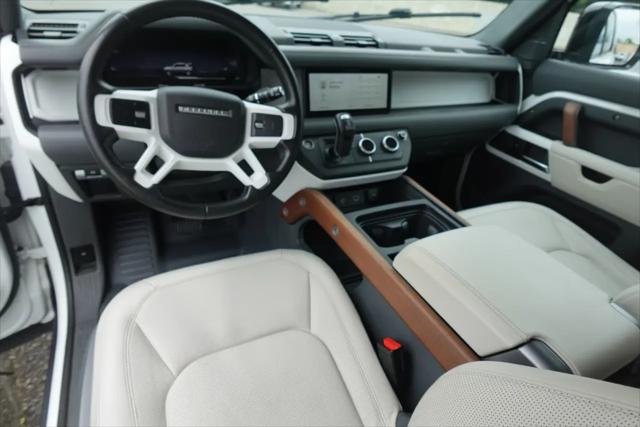 2023 Land Rover Defender 110 SE