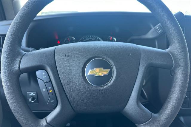 2026 Chevrolet Express Cargo Van 2500 Regular Wheelbase, WT, RWD