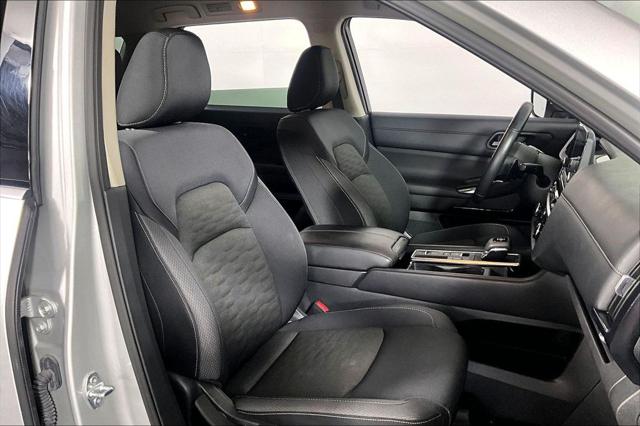 2025 Nissan Pathfinder SV - Photo 7