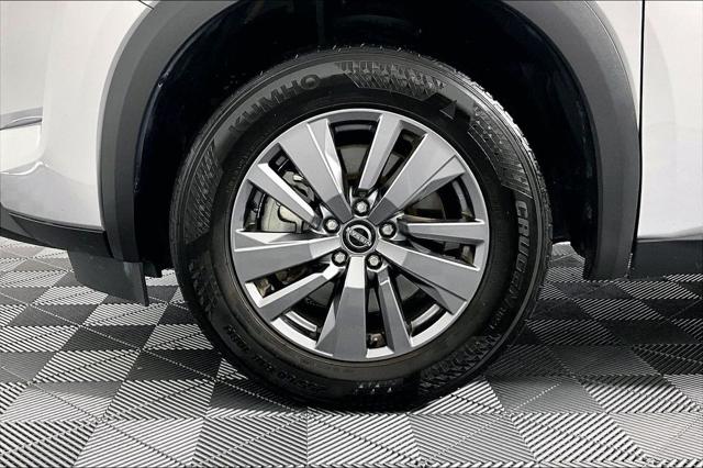 2025 Nissan Pathfinder SV - Photo 8