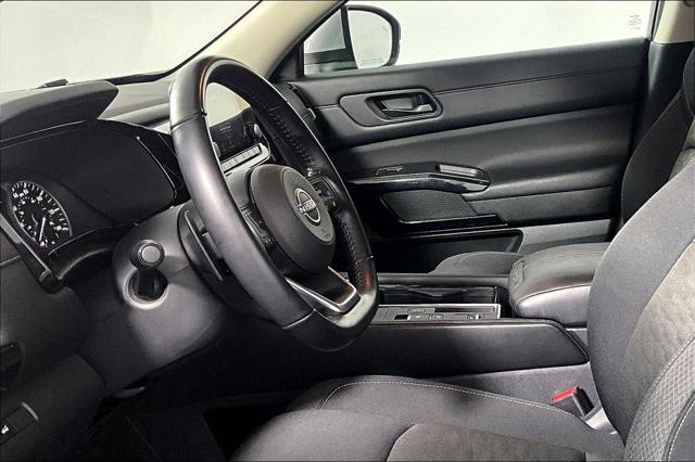 2025 Nissan Pathfinder SV - Photo 13