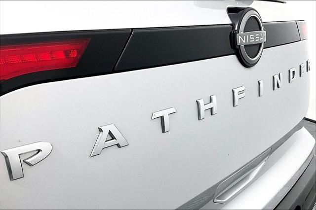 2025 Nissan Pathfinder SV - Photo 14