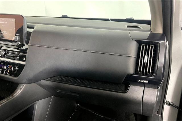 2025 Nissan Pathfinder SV - Photo 16