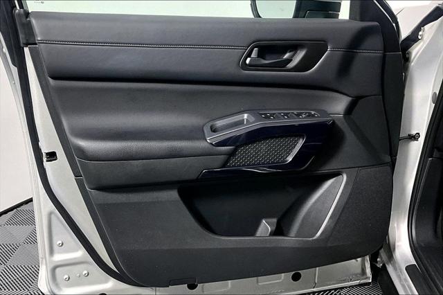 2025 Nissan Pathfinder SV - Photo 23