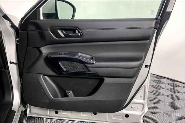 2025 Nissan Pathfinder SV - Photo 24