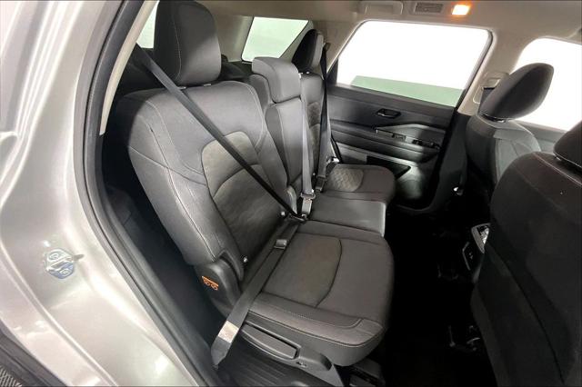 2025 Nissan Pathfinder SV - Photo 27