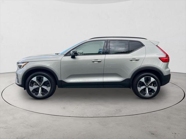 2024 Volvo XC40 B5 Plus Dark Theme
