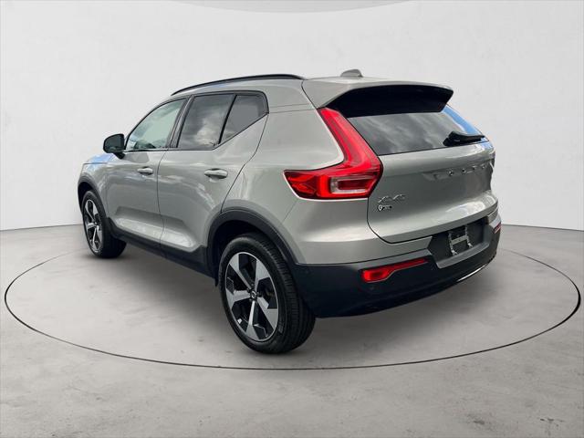 2024 Volvo XC40 B5 Plus Dark Theme