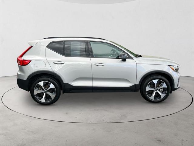 2024 Volvo XC40 B5 Plus Dark Theme