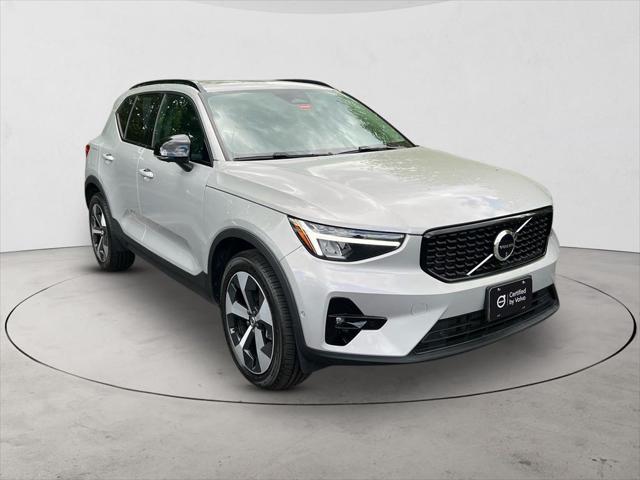 2024 Volvo XC40 B5 Plus Dark Theme