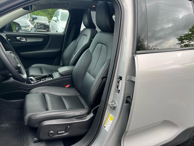 2024 Volvo XC40 B5 Plus Dark Theme