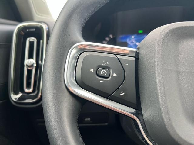 2024 Volvo XC40 B5 Plus Dark Theme