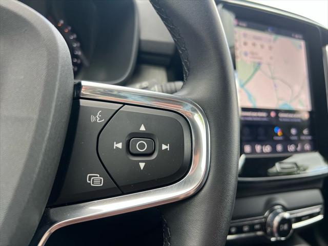 2024 Volvo XC40 B5 Plus Dark Theme